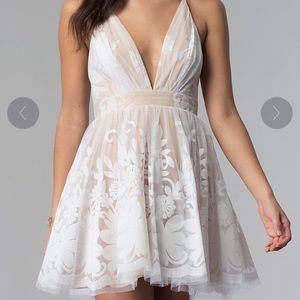 Tulle Floral-Applique V-Neck Short Party Dress